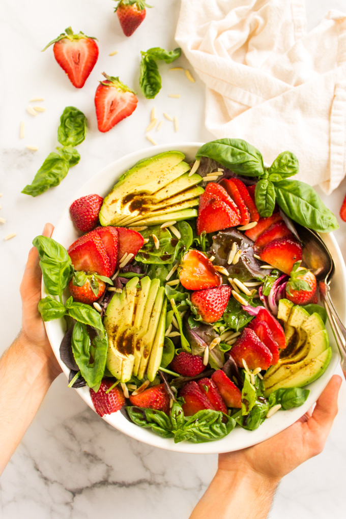 Simple Strawberry Avocado Salad - the perfect side salad to pair with any main dish. Or easily turn it into an entree salad by adding some grilled chicken. Easy, yet impressive. #salad #vegan #vegetarian #glutenfree #easyrecipe #saladrecipe #spring #summer #healthy #avocado #strawberries #easyrecipe | robustrecipes.com