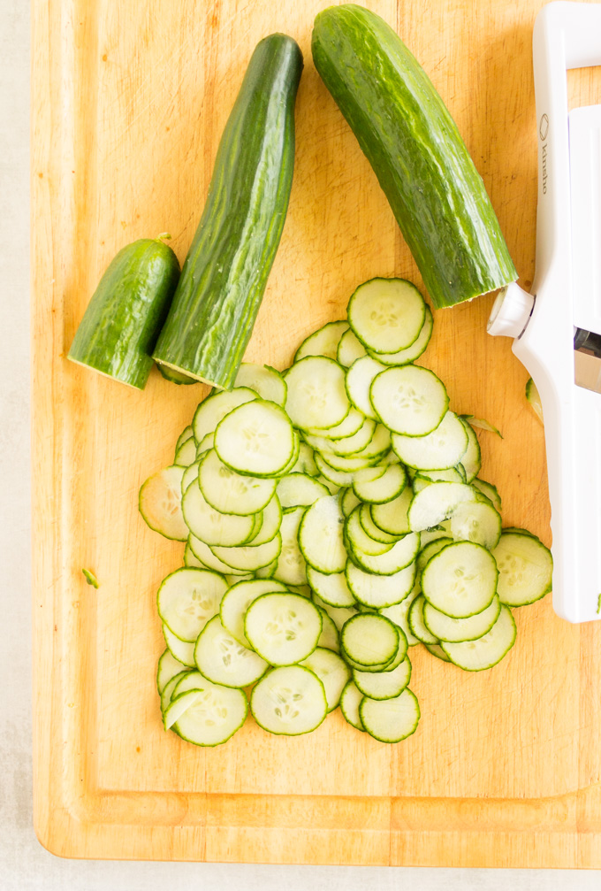 Refreshing Creamy Cucumber Salad - thinly sliced cucumbers with a creamy dill sauce. The perfect side salad for any summertime meal. #easyrecipe #salad #cucumbers #greekyogurt #summerrecipe #glutenfree #vegetarian | robustrecipes.com