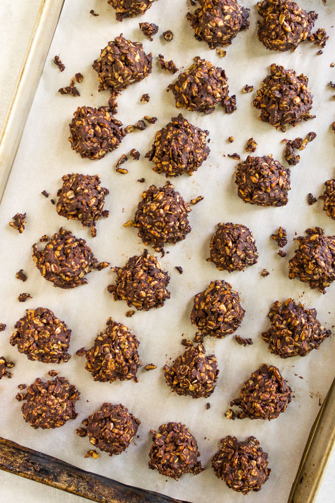 Crunchy No Bake Chocolate Cookies - the perfect recipe for when you don't want to turn on the oven. They are a little chewy, a lot crunchy, and melt-in-your-mouth good. #cookies #nobake #glutenfree #chocolate #easyrecipe #oats #dessert #refinedsugarfree | robustrecipes.com