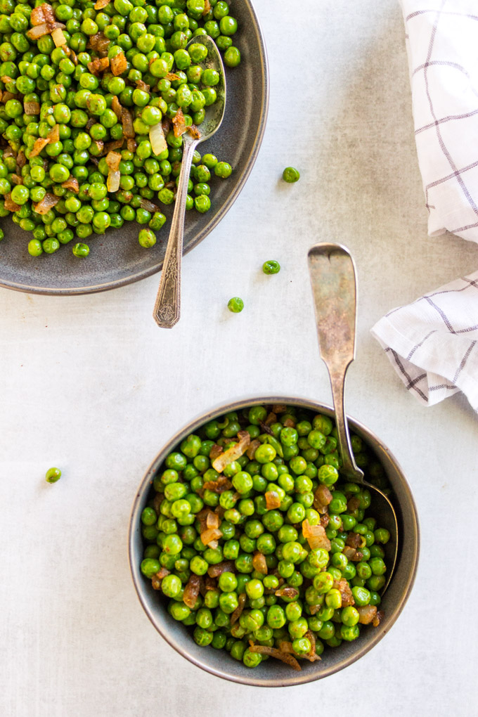 Indian Spiced Peas - Indian spiced peas are a super easy and delicious side dish to serve with any Asian inspired entree. The only require one pan, 20 minutes, and a few simple ingredients. #peas #glutenfree #dairyfree #vegan #sidedish #onepan #easyrecipe #Indian #onions | robustrecipes.com