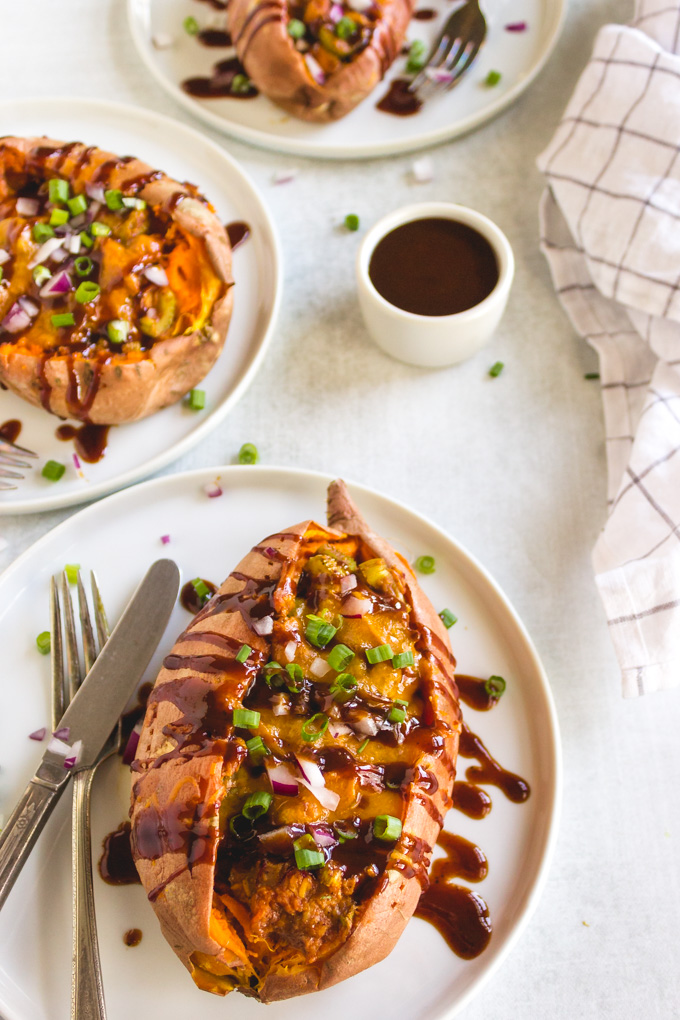 BBQ chicken stuffed sweet potatoes are a hearty, nutritious meal to make during the fall and winter. A balance of savory and sweet. #sweetpotatoes #chicken #fallrecipe #bbqchicken #easyrecipe #glutenfree #cheese #mealprep | robustrecipes.com