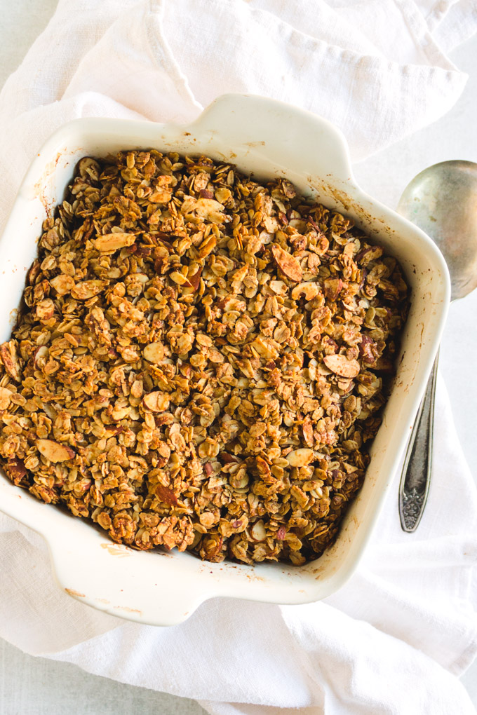 Apple Crisp - tender baked apples and cinnamon topped with a crunchy oat topping. Sweetened with maple syrup and coconut sugar for a healthier dessert. #glutenfree #fallbaking #vegan #dairyfree #oats #apples #maplesyrup #applecrisp #coconutsugar #fall recipe #dessert | robustrecipes.com