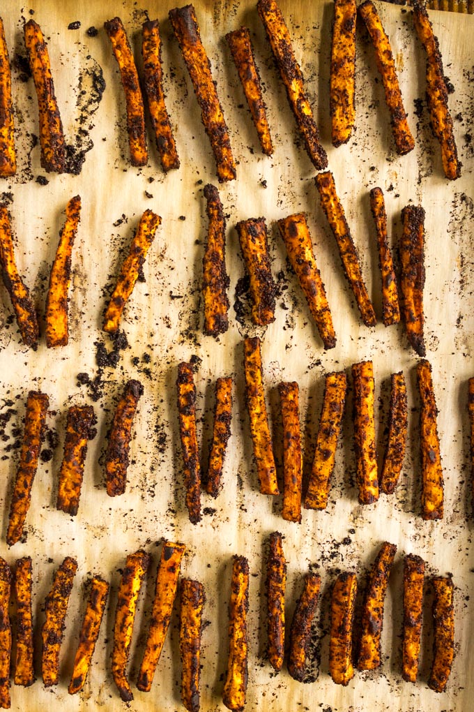Coffee roasted sweet potato dessert fries is a fun and healthy dessert. Sweet potato fries covered in coffee grounds and served with a chocolate sauce for dipping. Mocha meats sweet potato fries!! #sweetpotatofries #sweetpotatoes #bakedfries #coffee #chocolate #vegan #glutenfree #dairyfree #dessert #maplesyrup | robustrecipes.com