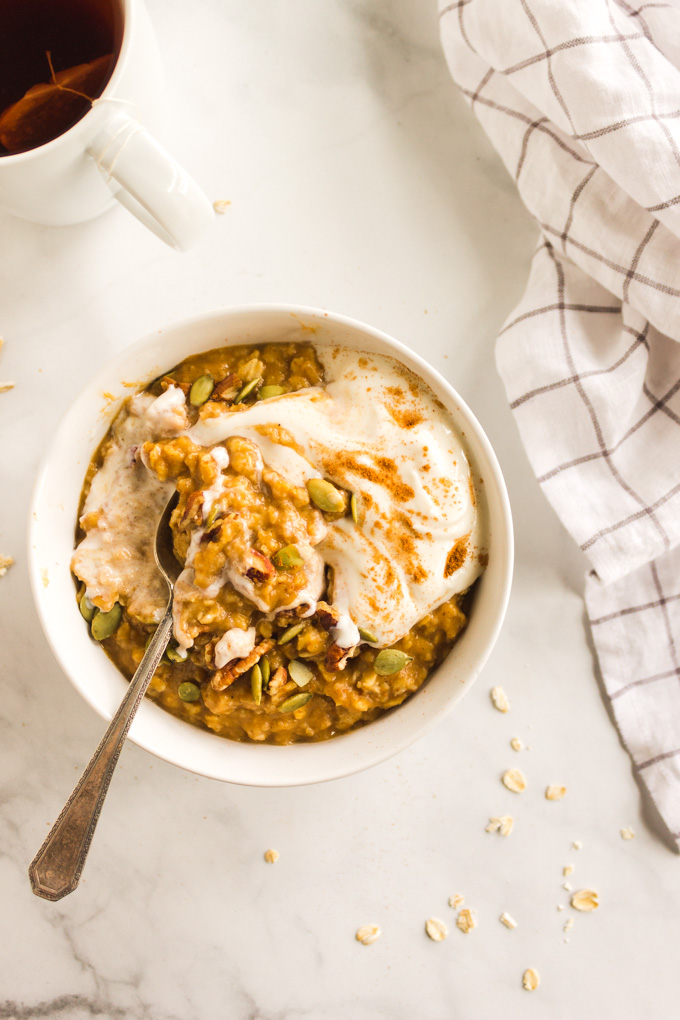 Protein Packed Pumpkin Oatmeal with Yogurt "Whipped Cream" - tastes like pumpkin pie in breakfast form. It's packed with healthy ingredients, and only takes 7 minuets to make. Perfect weekday breakfast! #oats #oatmeal #pumpkin #pumpkinspice #greekyogurt #breakfast #easyrecipe #healthy #fallrecipe #glutenfree #vegetarian | robustrecipes.com