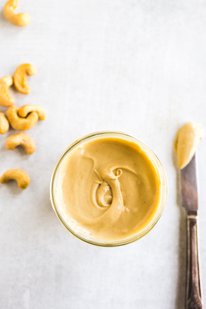 Easy to make cashew butter with a hint of vanilla. So smooth, creamy, and slightly sweet. We love to spread it on toast with a drizzle of honey. So yum! #cashews #vanilla #nutbutter #cashewbutter #vegan #dairyfree #glutenfree #snack #breakfast | robustrecipes.com
