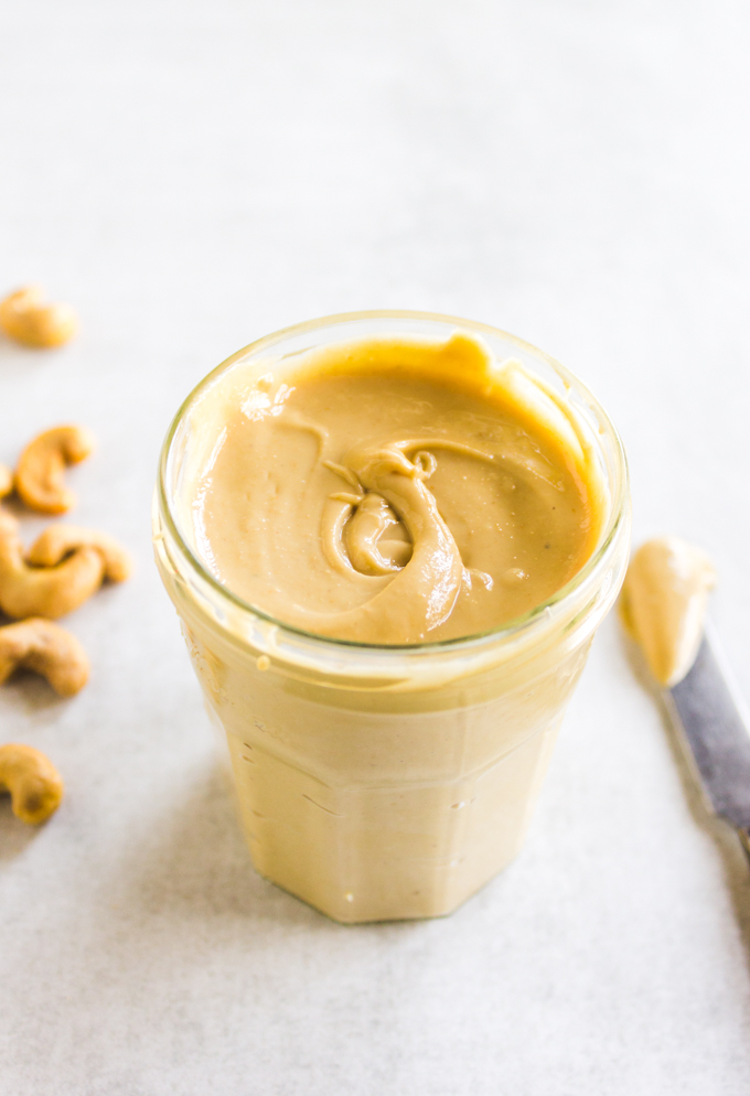 Easy to make cashew butter with a hint of vanilla. So smooth, creamy, and slightly sweet. We love to spread it on toast with a drizzle of honey. So yum! #cashews #vanilla #nutbutter #cashewbutter #vegan #dairyfree #glutenfree #snack #breakfast | robustrecipes.com