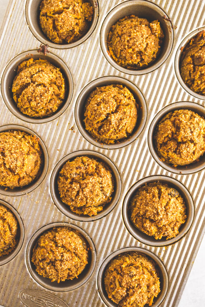 Healthy pumpkin muffins are made from oat flour and sweetened with honey. They are fluffy, and packed with pumpkin pie spice. The perfect muffin for a fall breakfast. #oats #oatflour #glutenfree #pumpkinspice #pumpkin #pumpkinpiespice #pumpkinmuffins #fallrecipe #fallbaking #honey #vegetarian #breakfast #snack | robustrecipes.com