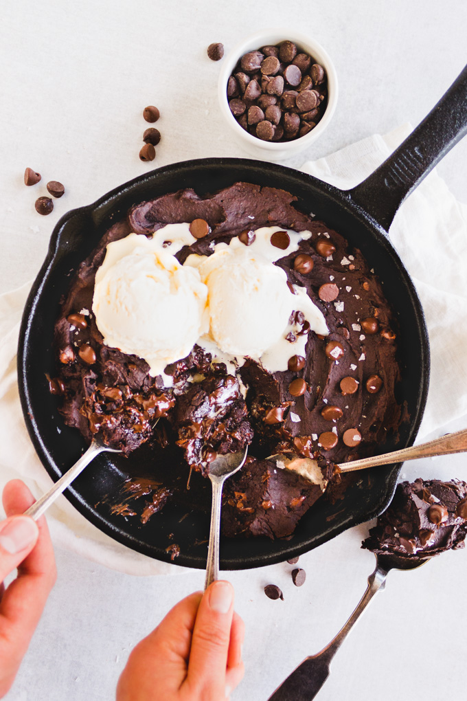 Easy & Fudgy Cast Iron Brownies - In a Skillet! Fantabulosity