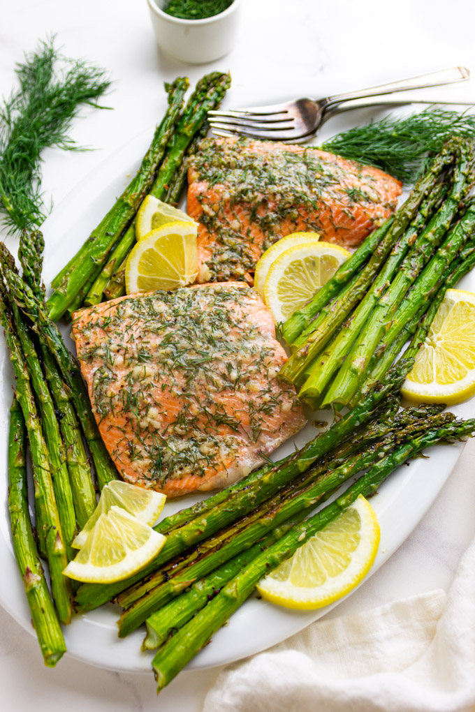 lemon dill salmon with asparagus on a platter, ready to serve