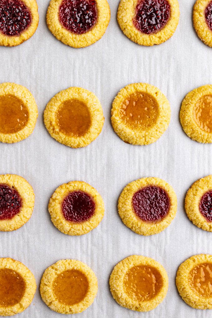 freshly baked cookies on a cookie sheet.